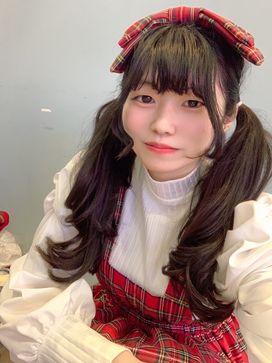 yuki42197office's tweet photo. 🍓Pretty Daysさんのお洋服🍓
赤のチェックがとっても可愛い♥️
体のラインに添うジャンスカからはどこか気品が感じられます✨️
頭のリボンも赤のチェック柄。おそろいでかわいい(* ˊ꒳ˋ*)🎀
雪姫はツインテールで出演しました! https://t.co/DGN1QK7nLN