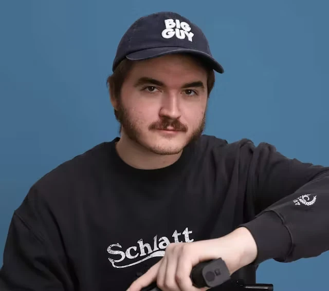 CallMeGamma0's tweet photo. i hereby forshadow @jschlatt 's aging process
let me introduce you to schlatt singer https://t.co/qfiEWcdUV6