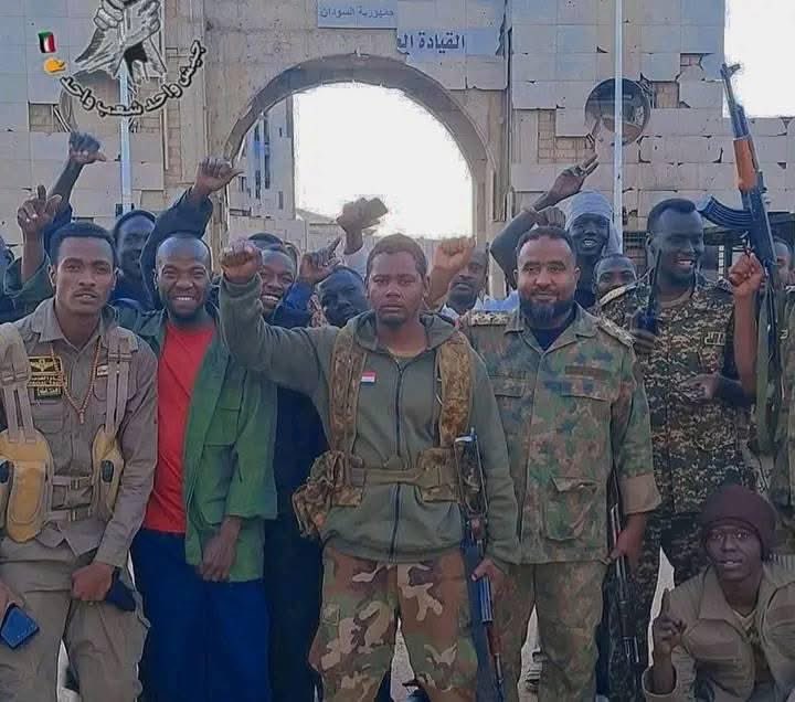 mazinm98's tweet photo. هنا القيادة العامه ! هنا القوات المسلحة !
مهما تأخروا فإنهم يأتون 
دولة السودان باقية 🇸🇩 ❤️ https://t.co/w8EbBu2aR0