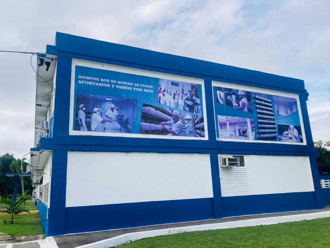 #BuenosDías
Camino a #PinarDelRío, en <a href="/LacteoPRI/">Lacteo Pinar del Rio</a> se celebrará el acto nacional por el día del trabajador de la Industria Alimentaria, una digna sede, allí la producción del 2024 superó a la del año anterior en unas  4000 tn con una destacada labor sindical. 
Felicidades!!🇨🇺