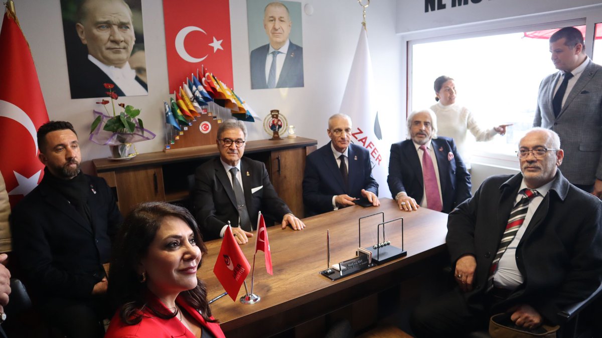 Genel Başkan Vekilimiz Sayın Prof. Dr. Ali Şehirlioğlu ve Genel Başkan Yardımcılarımız Sayın Seyit Yücel, Sayın Esmaül Hüsna Aslan, Sayın Fikret Bayır, İzmir İl Başkanımız Sayın Naşit Birgüvi ile birlikte Balçova İlçe Binamızın açılışını gerçekleştirdi.