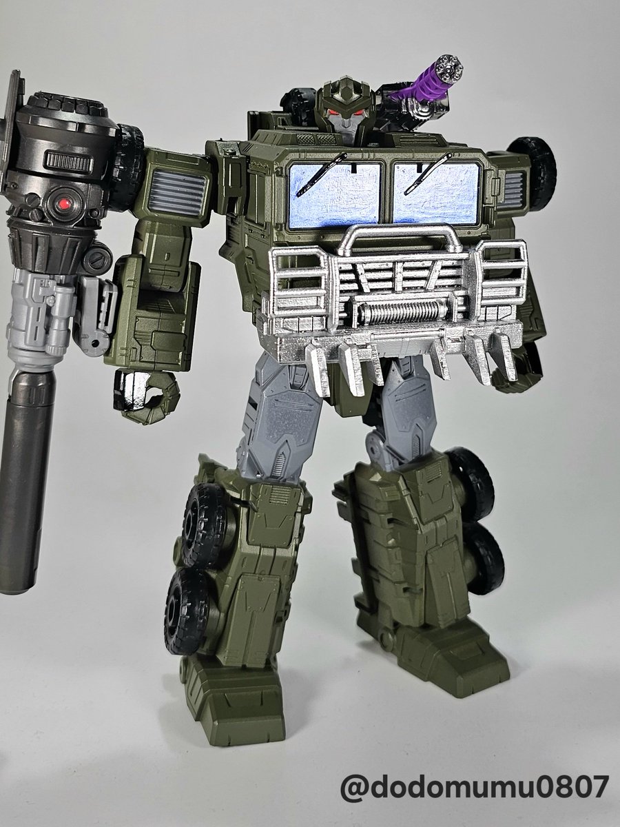 dodomumu0807's tweet image. #トランスフォーマー
#リペフォ
#Maccadam
C81 (メガトロン)

新年一発目はこちら！
ボットコンのcybertron's most wantedより、C81です！アクシオムネクサスに紛れ込んだ実写メガ様ですね。dotmメガみたいなクロークを作ってみてもいいかもですね~