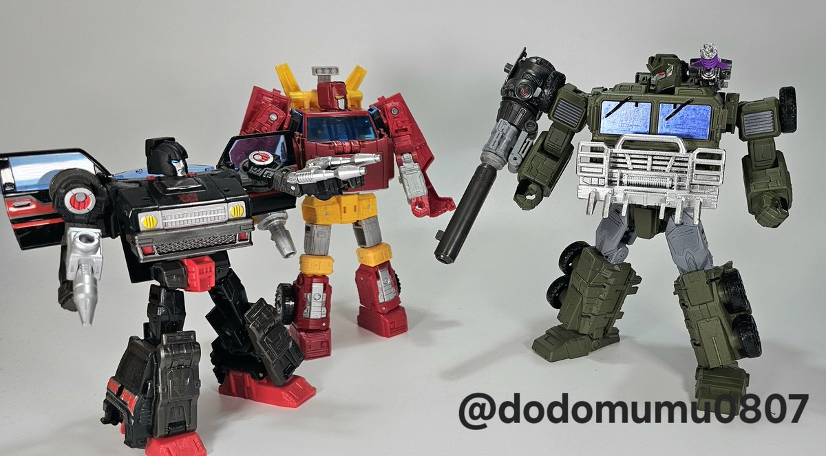 dodomumu0807's tweet image. #トランスフォーマー
#リペフォ
#Maccadam
C81 (メガトロン)

新年一発目はこちら！
ボットコンのcybertron's most wantedより、C81です！アクシオムネクサスに紛れ込んだ実写メガ様ですね。dotmメガみたいなクロークを作ってみてもいいかもですね~