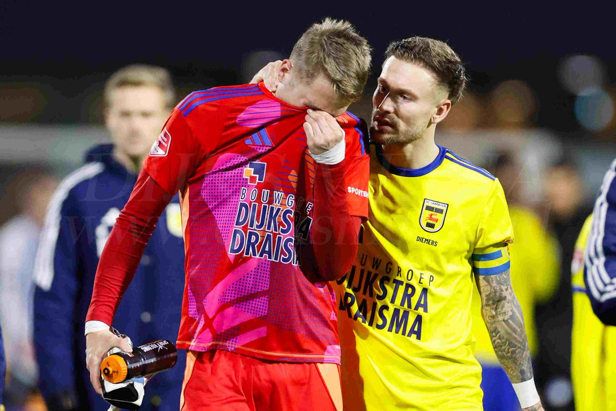 Voetbal is emotie ...  Doelman Thijs Jansen in Kerkrade en 5 dagen later in Eindhoven #cambuur #dijksmedia