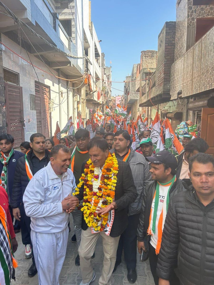 DharampalLakra's tweet photo. आपका समर्थन, मेरी ताक़त 🙏🏻🙏🏻

“आज बाबा हरिदास कॉलोनी में पदयात्रा के दौरान आप सभी का अपार स्नेह और समर्थन मिला। आपके विश्वास और सहयोग के लिए हृदय से धन्यवाद। आपका साथ ही हमारी ताकत है। 🙏”

@DharampalLakra 
#Congress
#mundkavidhansabha
#जनता_का_साथ_जनता_का_विकास
#धर्मपाल_लाकड़ा https://t.co/vIhsrKqOoF