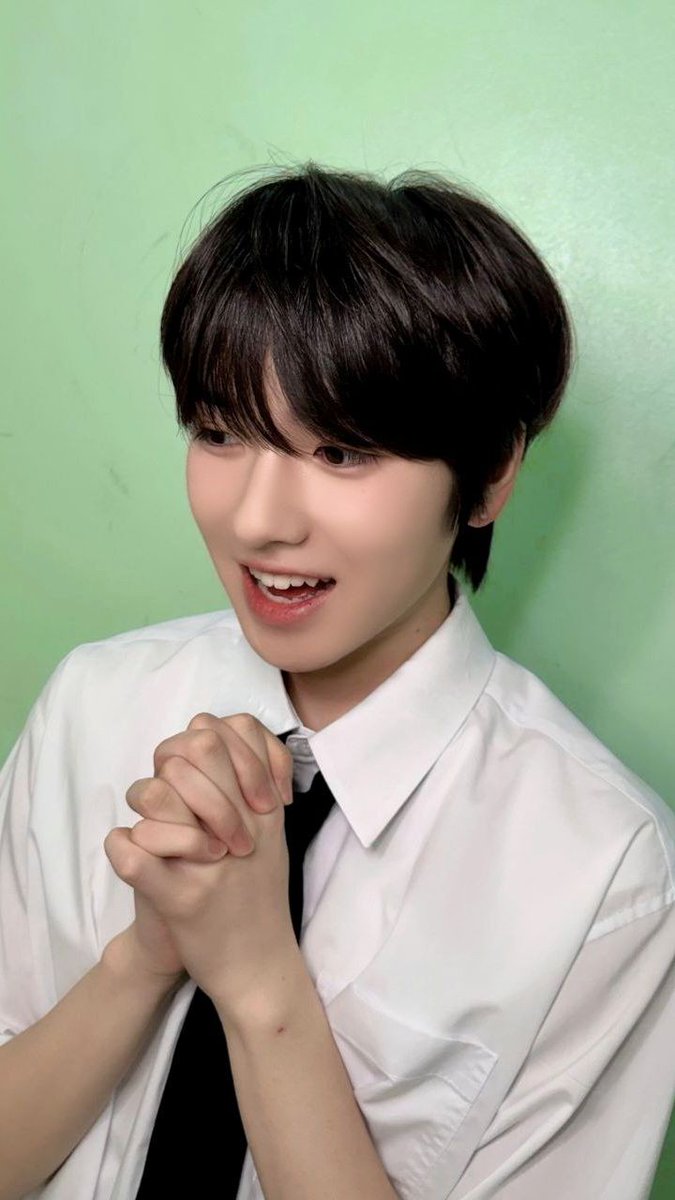 <a href="/Seulx/">©</a> ͏
"Oh iya terakhir, semoga habis ini kita masih tetap bisa temenan dan bercengkrama ya.. dadah"
Sakkya berbalik menuju ke MC dan mengembalikan mic. Sakkya mengikuti Ebe nuna turun dari panggung.

"Terima kasih mas MC, mba MC buat waktunya.. ini aku kembaliin yah mic nya"
<a href="/lysxeo/">౨ৎ</a>