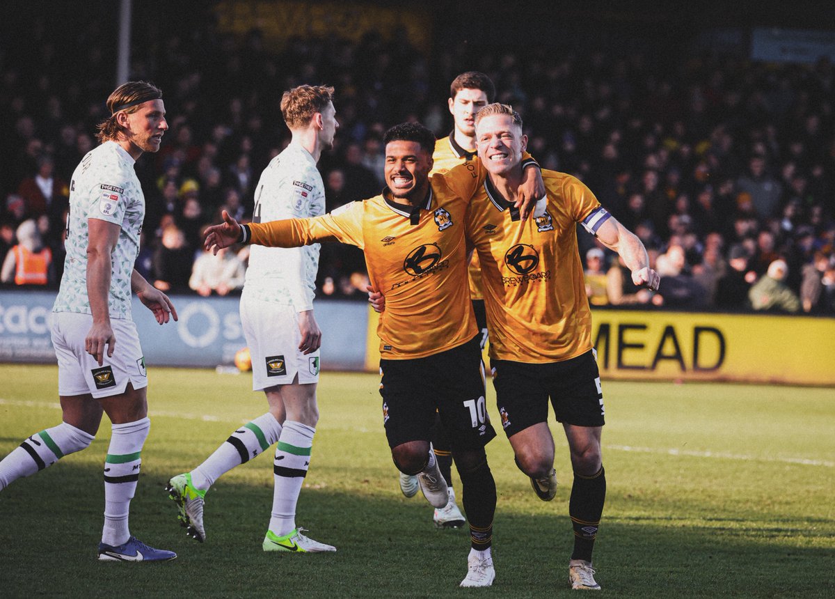 Love it, U's!

#CamUTD |  🟡 2-0 ⚪ | 13'