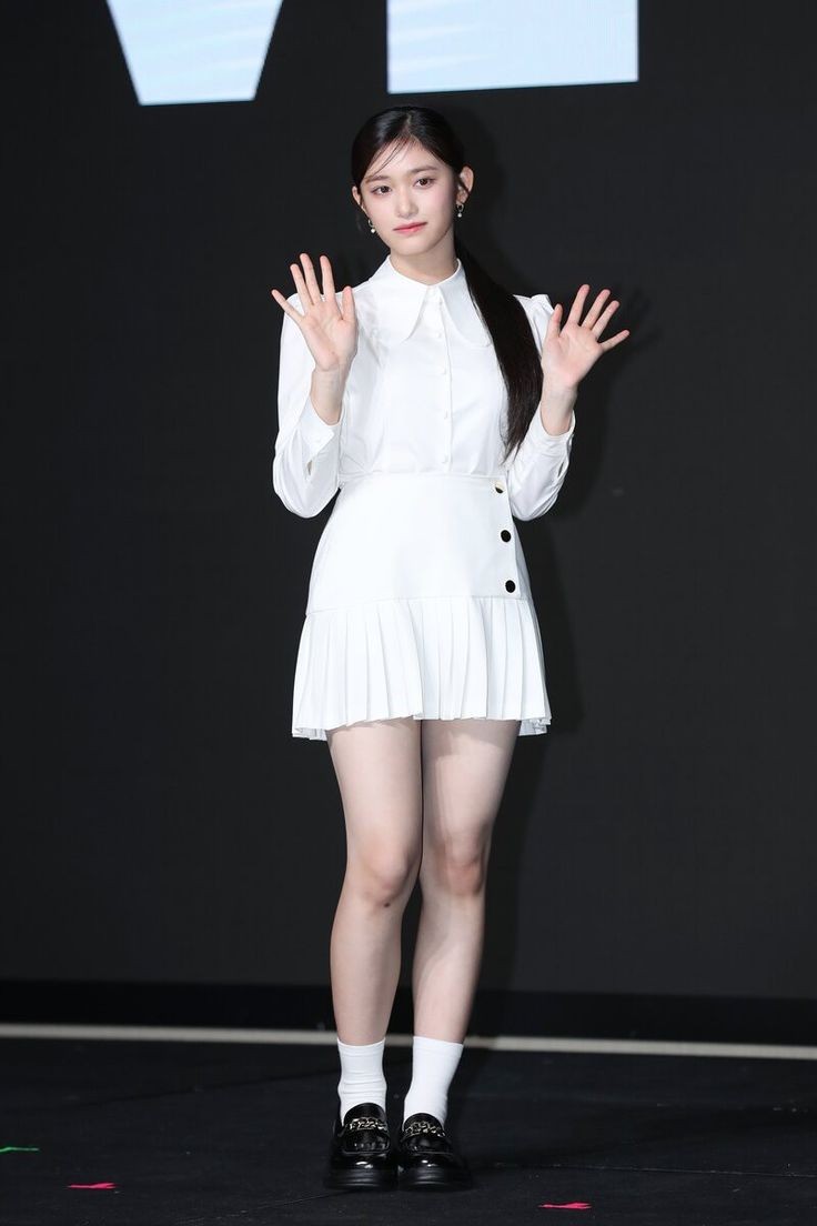 <a href="/sakuyca/">fujinaga</a> <a href="/Seulx/">©</a> "Terimakasih kepada para Enviros sudah memberikan sambutan nan indah itu, sangat mengharukan dan membuat sedih, selanjutnya dilajutkan sambutan oleh para Ailuros <a href="/ofBroughtHeat/">🐈‍⬛</a> dan <a href="/ofBTHB/">BTHB!!</a> dipersilahkan," ucap Wilona dengan nada gundah.