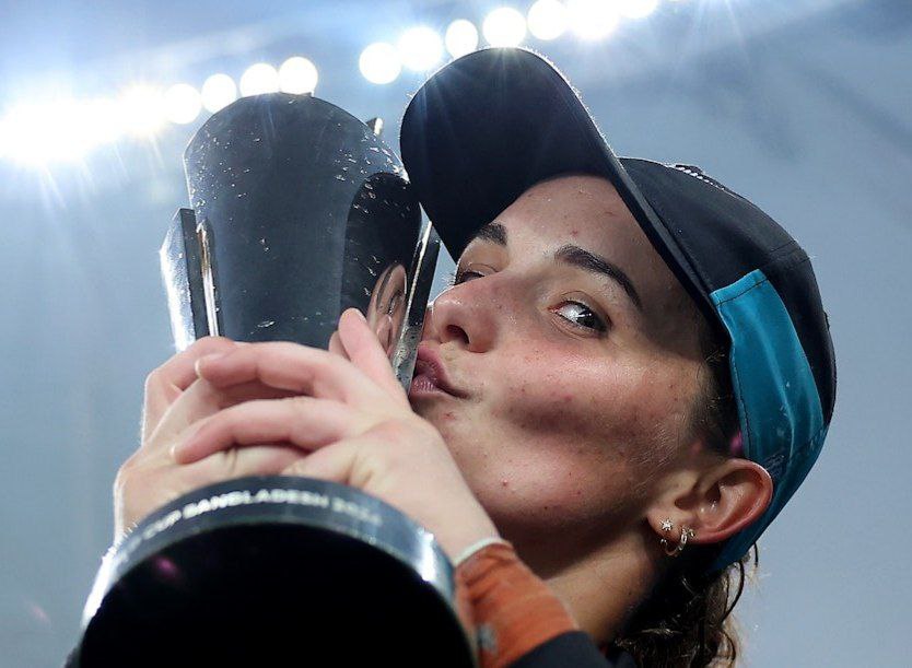 CricketCapture_'s tweet photo. ICC Women's T20 Cricketer of the year 2024 goes to Melie Kerr! 🥶

Well deserved! ❤️

#T20I #ICCAwards https://t.co/5cZw1URHdR