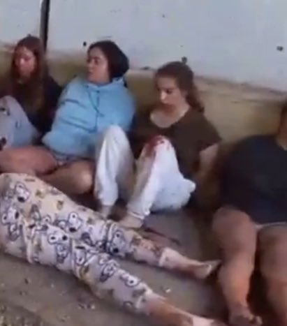 GabrielChocron's tweet photo. Al Jazeera dice: “Las están liberando vestidas con los uniformes con los que fueron secuestradas”

La realidad: Fueron secuestradas en pijama. 

Quieren venderte una realidad paralela. 
Pero nosotros no olvidamos y no dejaremos que nadie lo olvide. https://t.co/2mJ0u4HTH4
