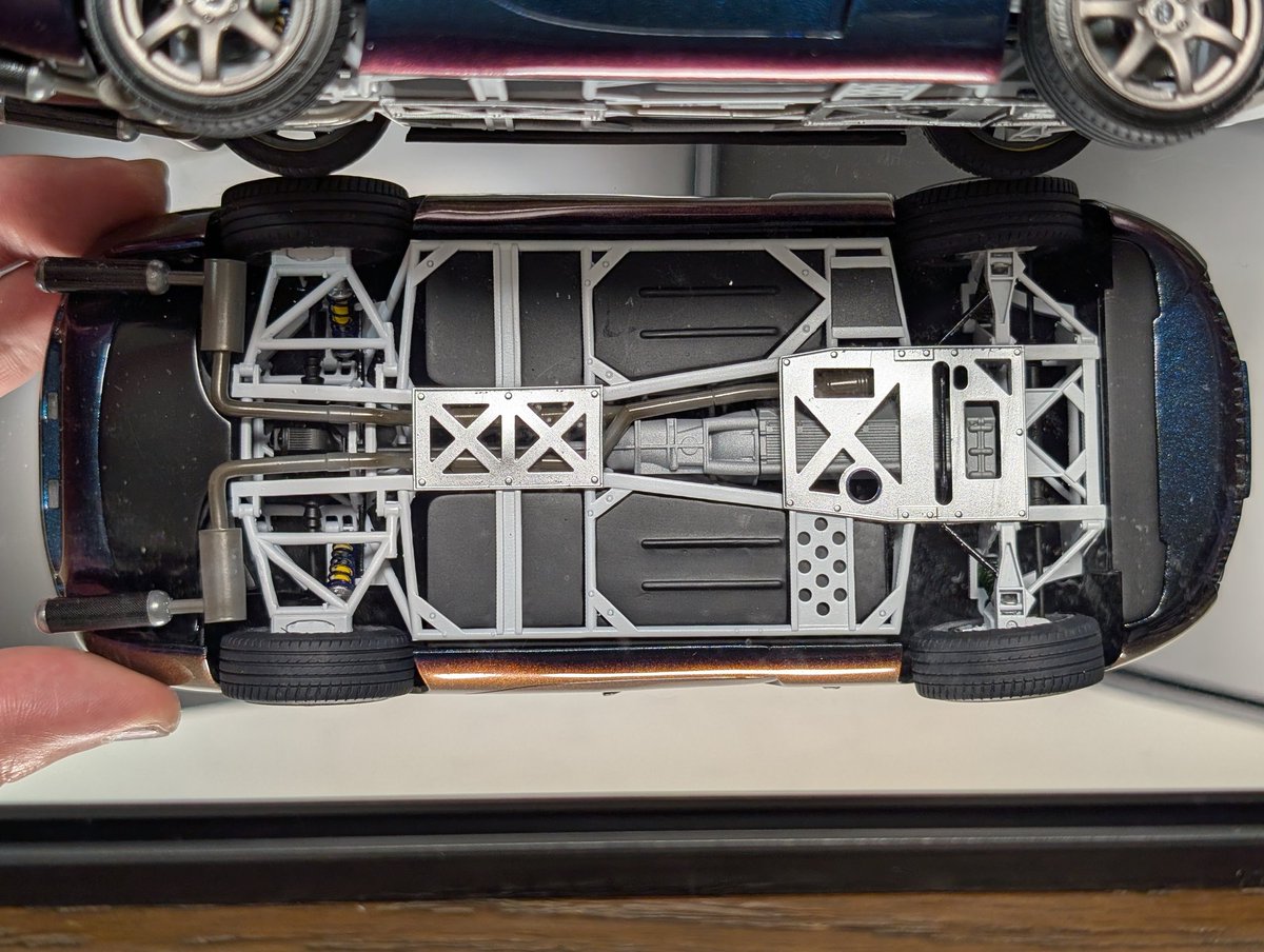 1/24 TVR Tuscan Speed Six 完成🎉
3Dモデリング&amp;3Dプリントによるフルスクラッチです。
昨年8月末に始めてから5ヶ月、なんとかここまで形にできました。
独特の造形とマジョーラが最高にマッチして大満足😆