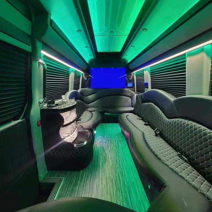 AdvantageChauff's tweet photo. Make GAME DAY a day to remember. 
Advantage Limousine 610-966-5755 Info@chauffeurservices.com 
GO EAGLES!! https://t.co/mFuIpIXngs