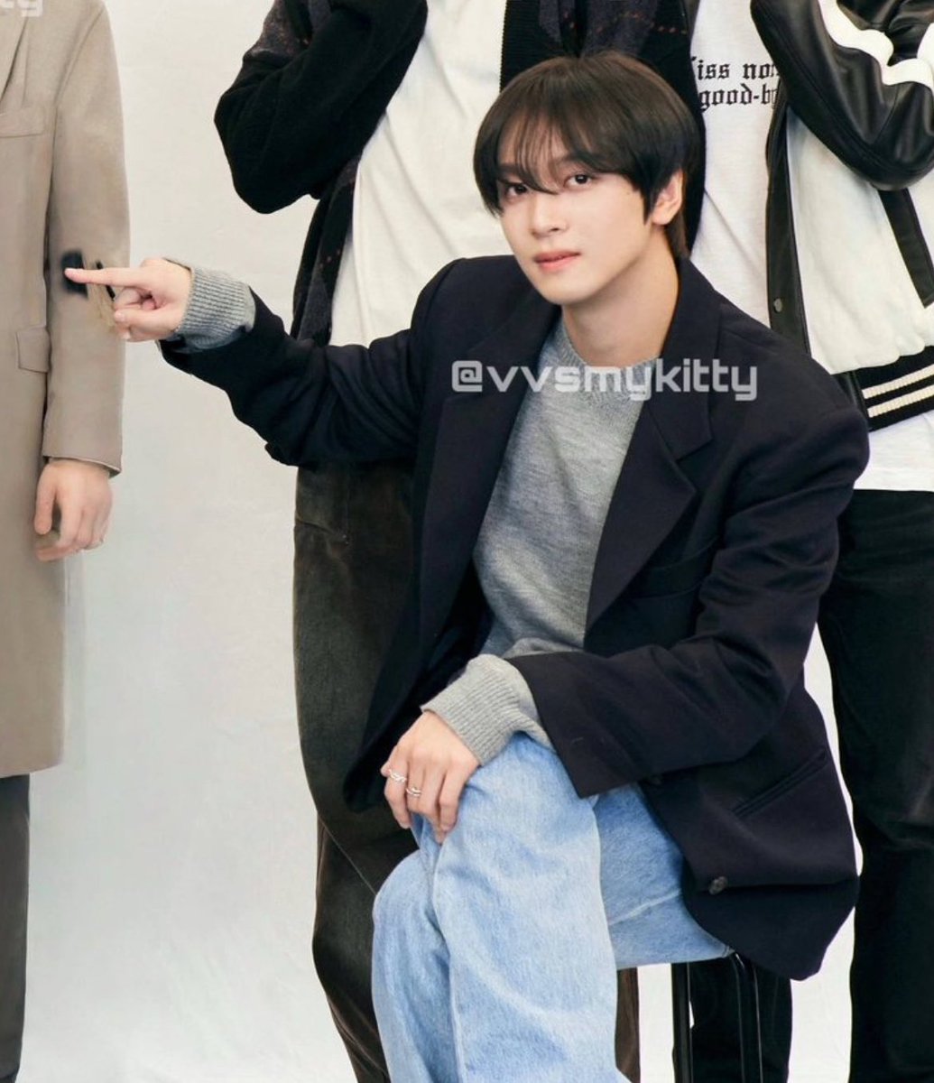 believeK_E's tweet photo. 이 날 이해찬 뭔가 있었음
평범착인데 얼굴로 다 이겨먹음 https://t.co/9PLkH2uzvz