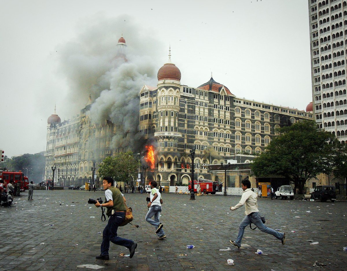 vishalkr_1's tweet photo. #MumbaiAttack
��मेरिकी सुप्रीम कोर्ट ने 2008 के मुंबई आतंकी हमलों के आरोपी तहव्वुर राणा के भारत प्रत्यर्पण को मंजूरी दे दी है। राणा ने निचली अदालत के फैसले के खिलाफ अपील की थी, जिसे सुप्रीम कोर्ट ने खारिज कर दिया। इस निर्णय के बाद राणा को भारत लाने का मार्ग प्रशस्त हो गया है। 

राणा वर्तमान में लॉस एंजिल्स के मेट्रोपॉलिटन डिटेंशन सेंटर में हिरासत में हैं। उन्होंने 13 नवंबर 2024 को प्रत्यर्पण के फैसले के खिलाफ अप��ल की थी, जिसे अब सुप्रीम कोर्ट ने खारिज कर दिया है।