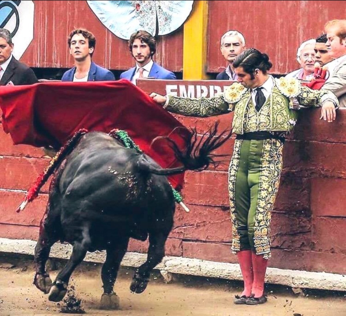 EspadasGal56460's tweet photo. Si, disculpe... ¿Me ha dicho solo o con leche? https://t.co/L8vvsK5Ga6