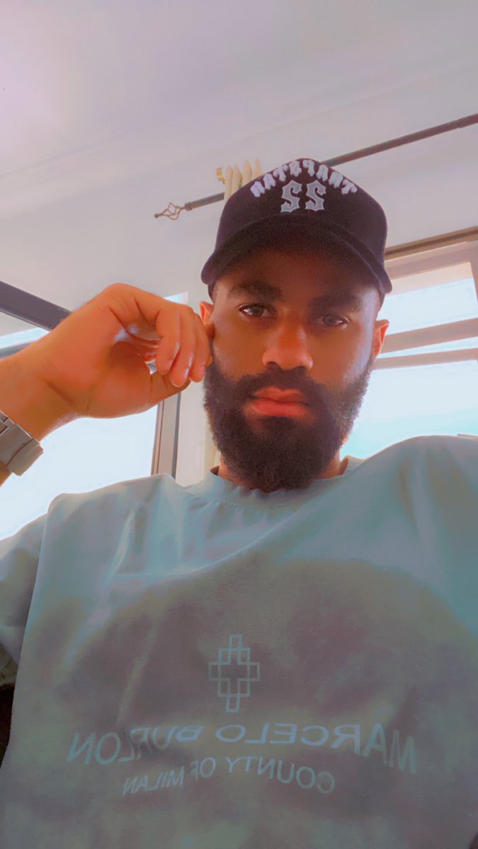 thebejano's tweet photo. Ceux pour qui nous avons pris une balle se sont plaints parce que notre sang a taché leurs chemises préférées.💔#BM https://t.co/ZQ3lUPlPla