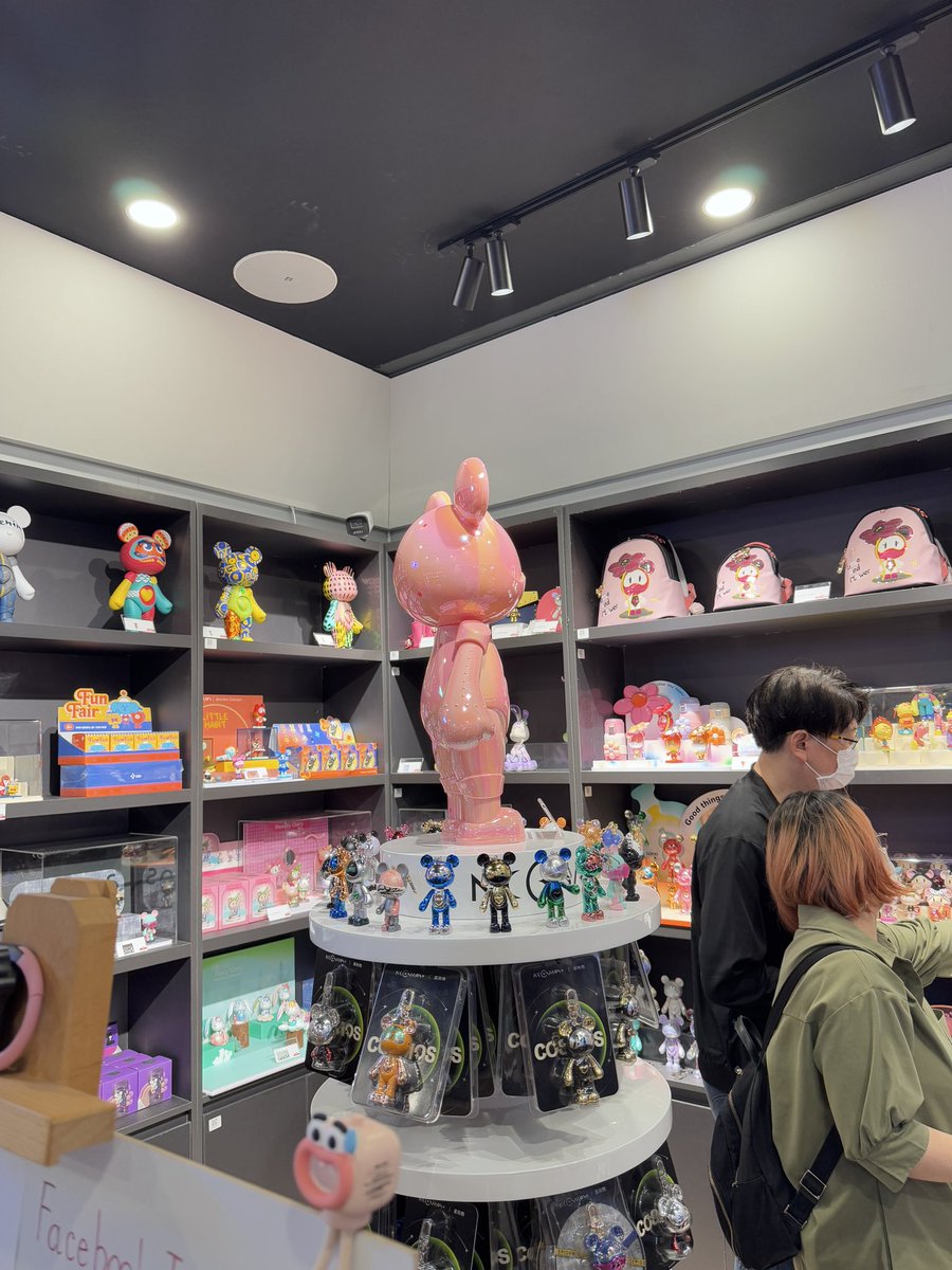 Nnpytd16's tweet image. #cosmosbear #spacetimecube #seaconbangkae