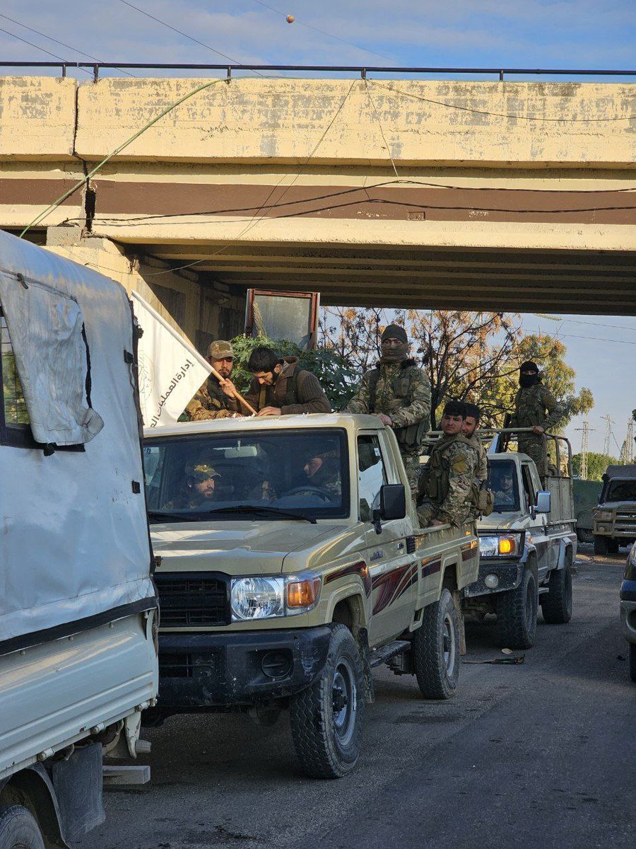 mhmdfaisel's tweet image. رتل عسكري ضخم لإدارة العمليات العسكرية يشارك في حملة أمنية ضد فلول النظام المخلوع بريف اللاذقية