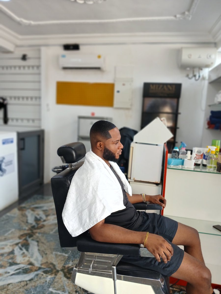 THEFADELORD's tweet photo. Always humble to be of service 
💈💯 
☎️📩 +233543063722 https://t.co/LxrXh5NaM0