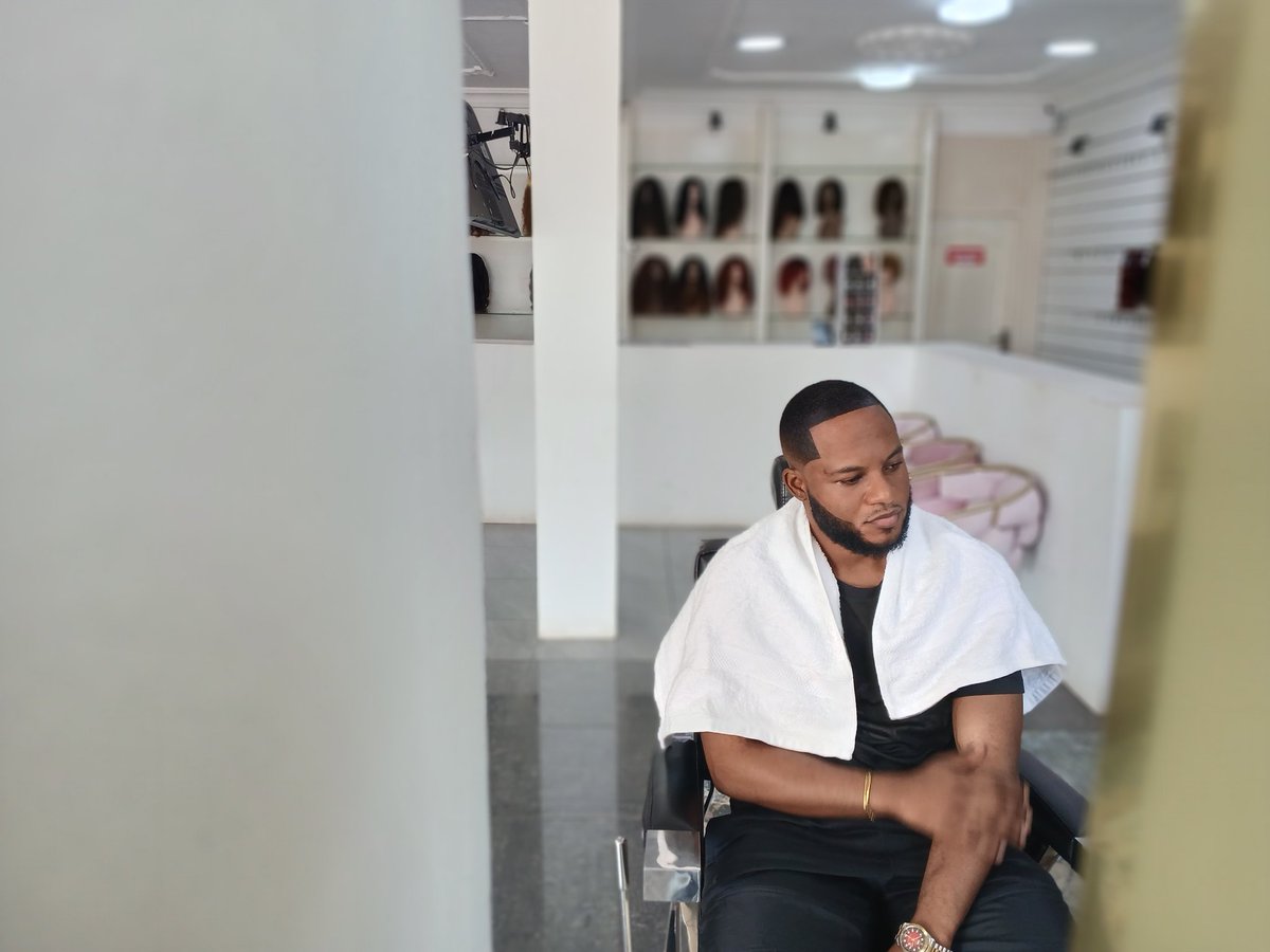 THEFADELORD's tweet photo. Always humble to be of service 
💈💯 
☎️📩 +233543063722 https://t.co/LxrXh5NaM0