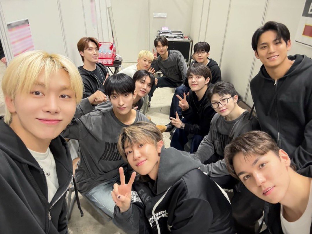 xueishaoo's tweet photo. SEVENTEEN ! 🥹🤍 https://t.co/ToKb6qL4KG