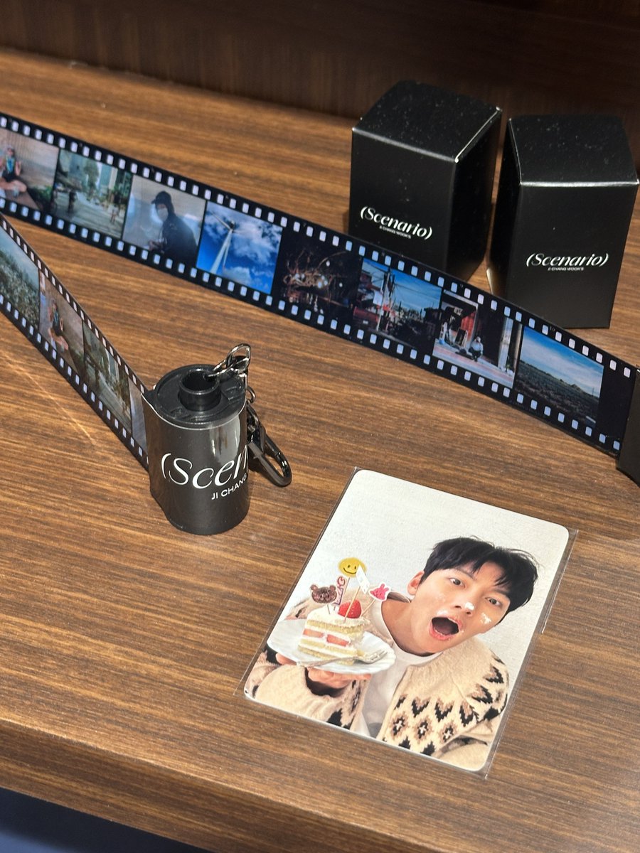 JW96PH's tweet photo. 잠깐 짬내서 생존신고 하러📷
야무지게 포카까지 챙겨서 간다아~ https://t.co/xjyZE5jh2q