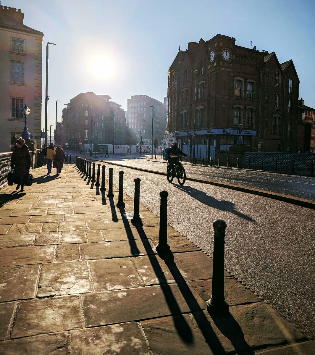 LeedsLife_'s tweet photo. Crisp winter vibes this morning at Leeds Bridge βοΈοΈ
Photo by IG: tonyleedsuk
#Leeds #visitleeds #loveleeds #thisisleeds #leedscitycentre #leedsphotography #leedsphoto #leedsbridge #igerleeds https://t.co/ttZVm9jmg0