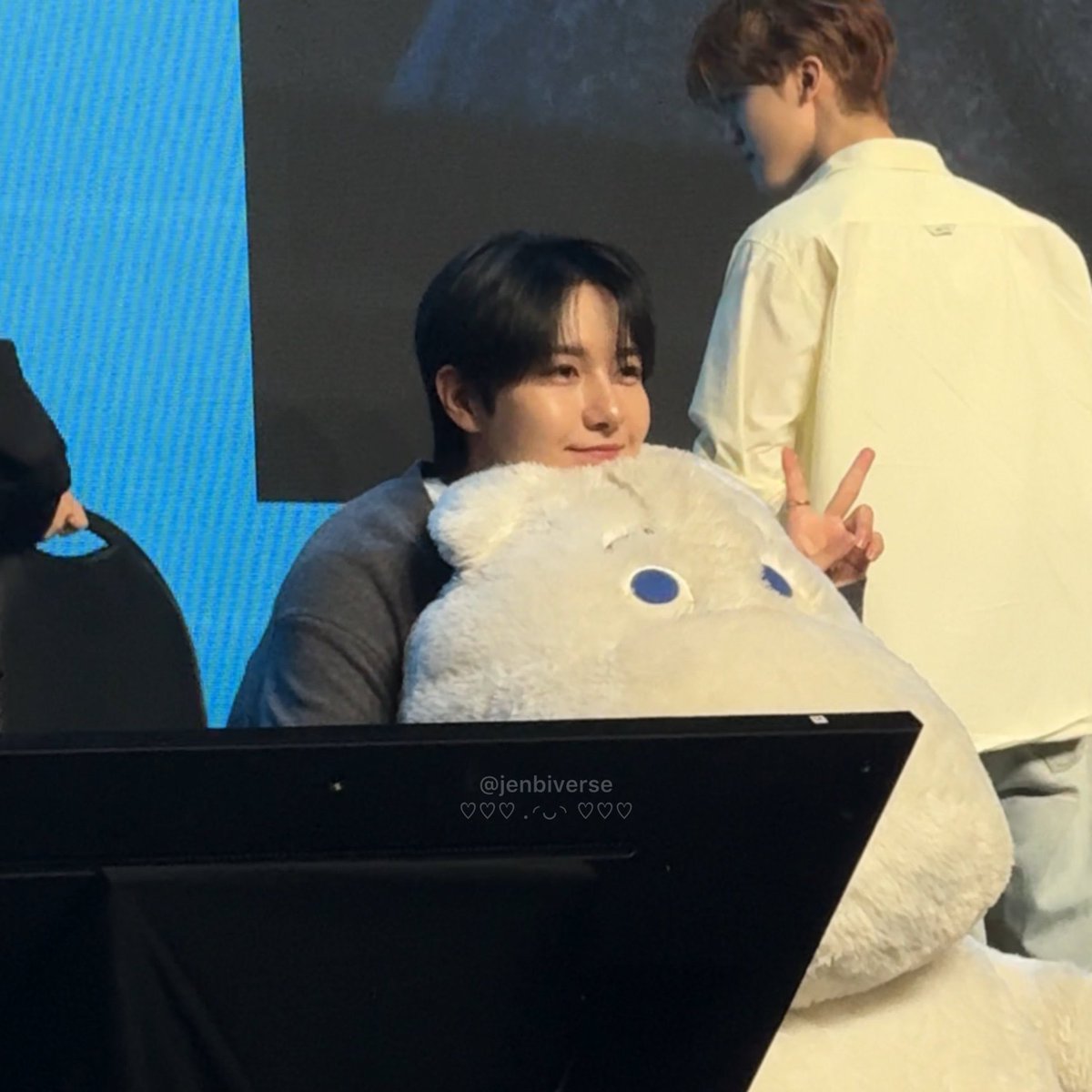 hb3to3's tweet photo. 다양한 각도의 무민 런쥔 https://t.co/2Z6AdLbvfZ