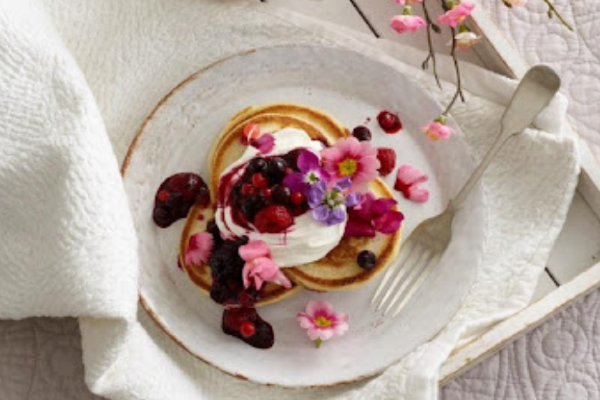 MummyPagesUK's tweet photo. Weekend brunch: How to make delish buttermilk pancakes with mixed berry compote https://t.co/LtFtf9ZiXD https://t.co/7eGoBwjT0u