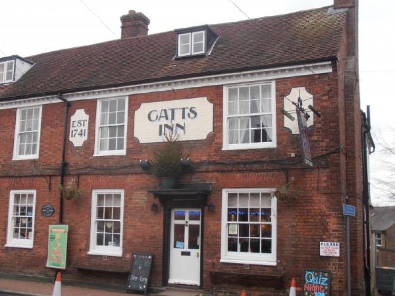 MMKCAMRA's tweet image. Bus trip today. Leaving Maidstone Bus Stn at 1038, heading to The Catts Inn and @kingsarmstn6 in #Rotherfield and The Lazy Fox at #MarkCross. Discovery ticket req’d.