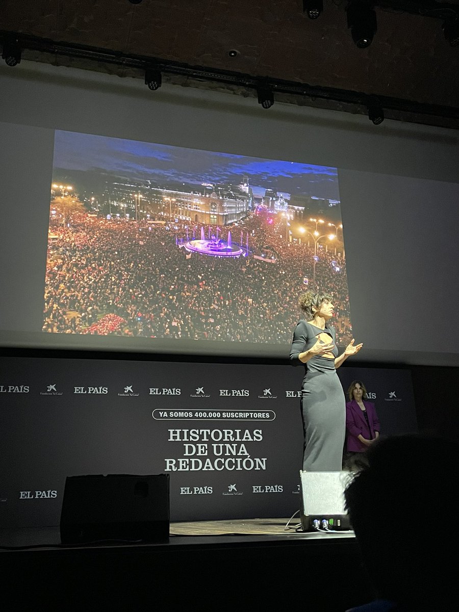 mjesusespinosa's tweet photo. Anoche celebramos con mucha emoción, risas y orgullo de pertenencia los 400.000 suscriptores de @el_pais con @PepaBueno a los mandos y @PedroZuazua y @monicaceberio como maravillosos organizadores. Las historias de @minisashas @manueljabois @ElviraLindo @luzsmellado, etc ❤️🥹 https://t.co/ljPj8reiSE