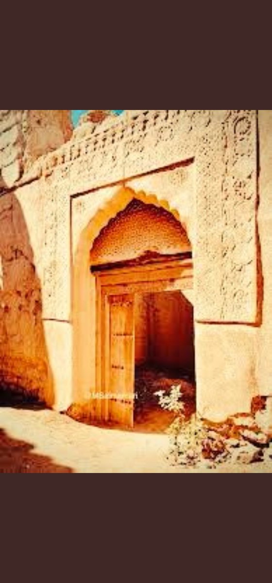 SMHMMH's tweet photo. نصف جمال الإنسان في لسانه والنصف الأخر في نقاء قلبه ، أما الوجه فليس أكثر من غلاف يبلى مع الزمن https://t.co/NnrJI1h1Cu