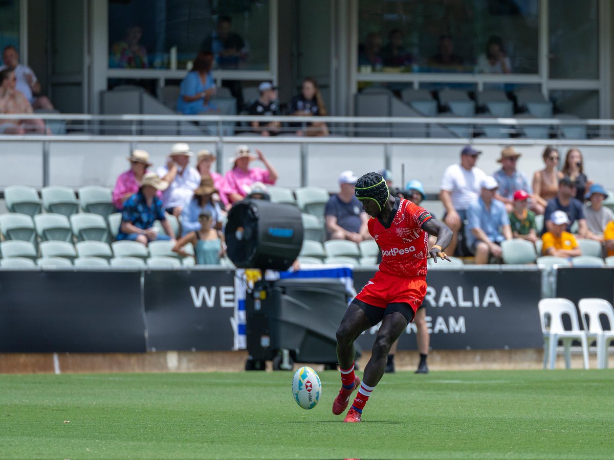 KenyaSevens's tweet photo. Kick off, 9th Place SF

#Shujaa vs @USARugby 

#HSBCSVNSPER #MpesaPowersKenya7s #SafaricomRugby #SportpesaNaShujaa https://t.co/ltxovEfV4p