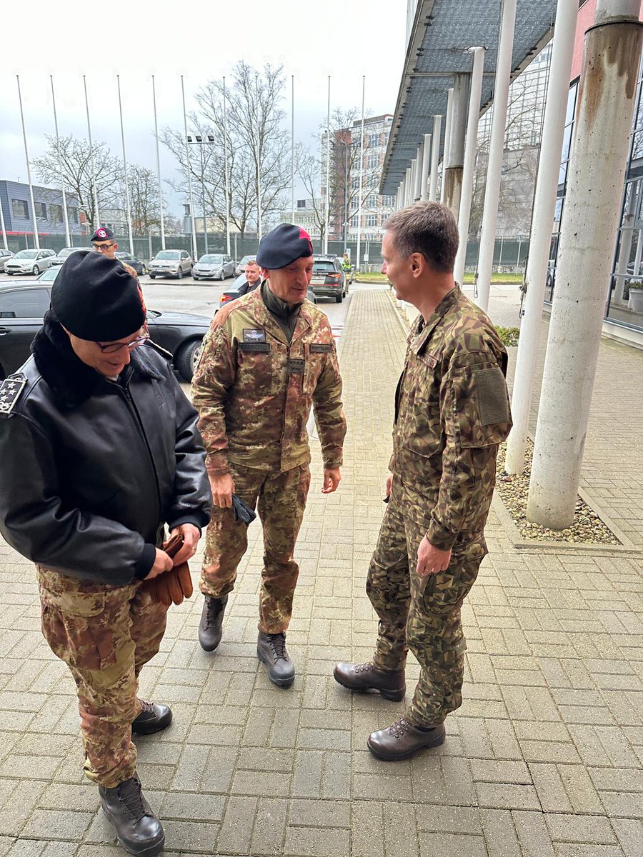 SM_Difesa's tweet photo. Arrivo del #CapoSMD Generale Luciano #Portolano a Riga, accompagnato dal Gen. CA Guglielmo #Miglietta, Comandante @NATOJFCBS, per una serie di meeting istituzionali e per incontrare i contingenti nazionali dispiegati nella regione orientale dell'Alleanza
#ForzeArmate🇮🇹 https://t.co/BWdfcPaNW6