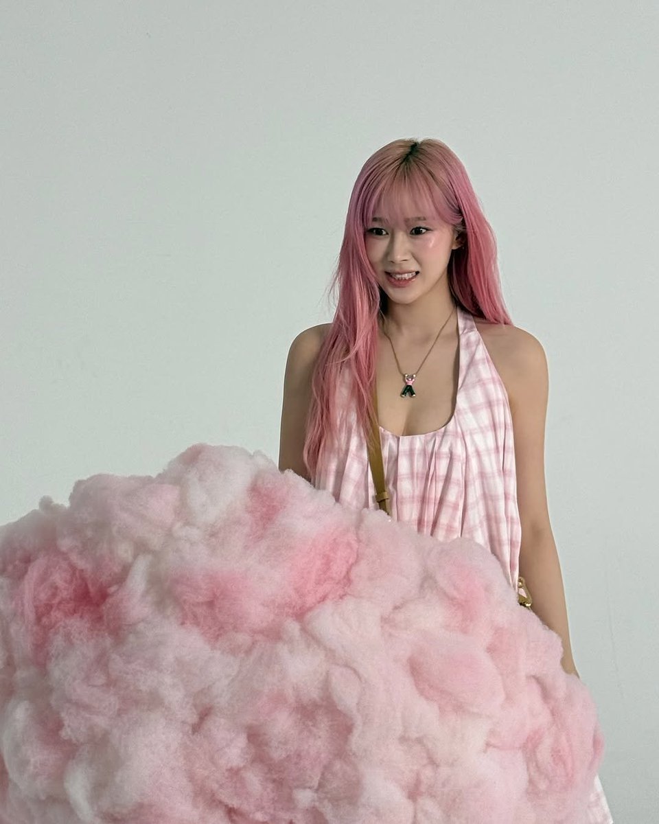 aeriminded's tweet photo. LOEWE PRINCESS 😍 https://t.co/Fe32jNgNjs