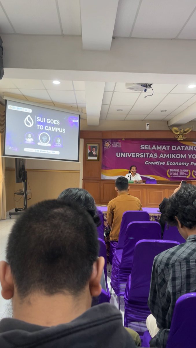 ieelhaam tweet media