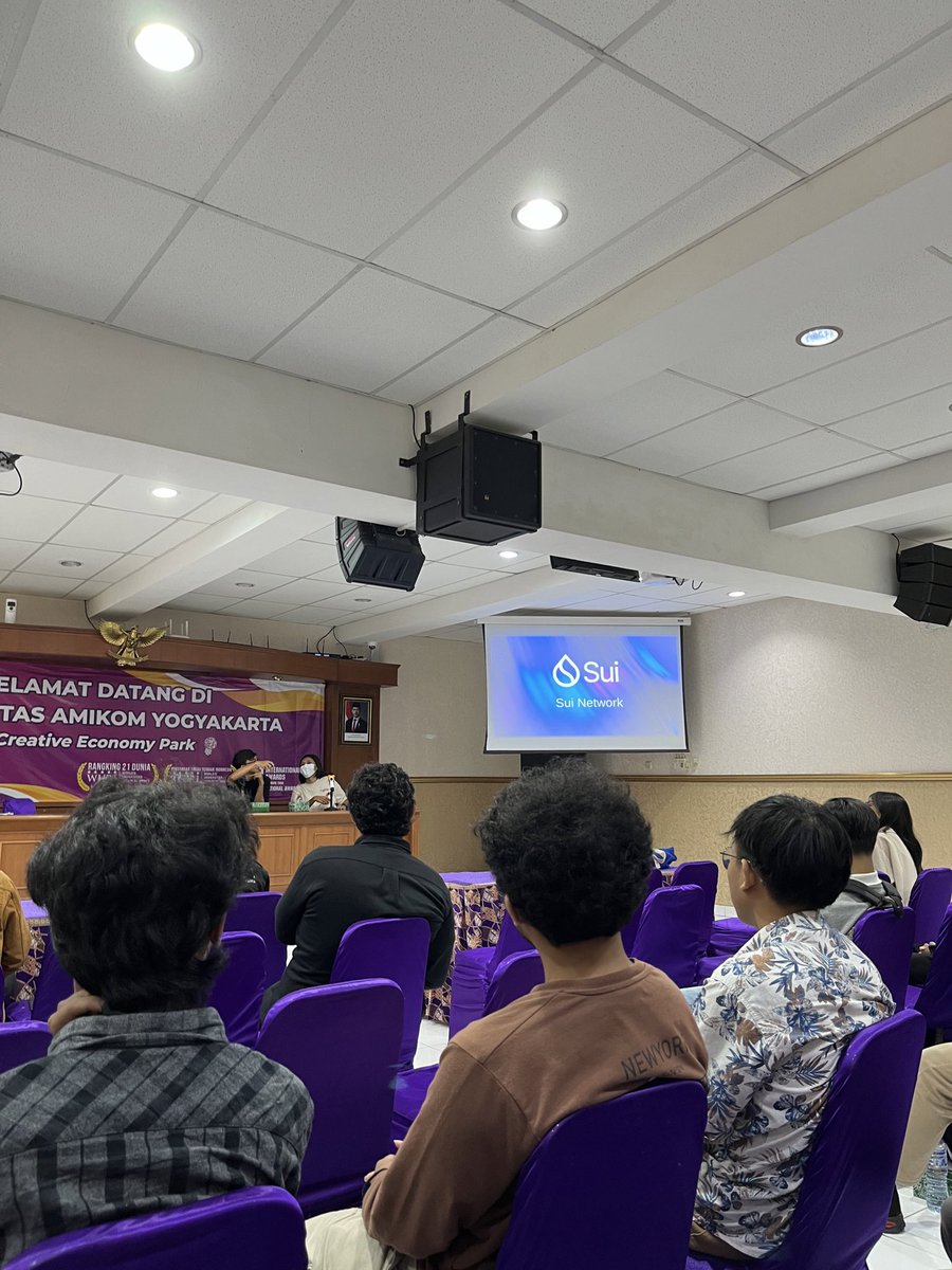 ieelhaam tweet media