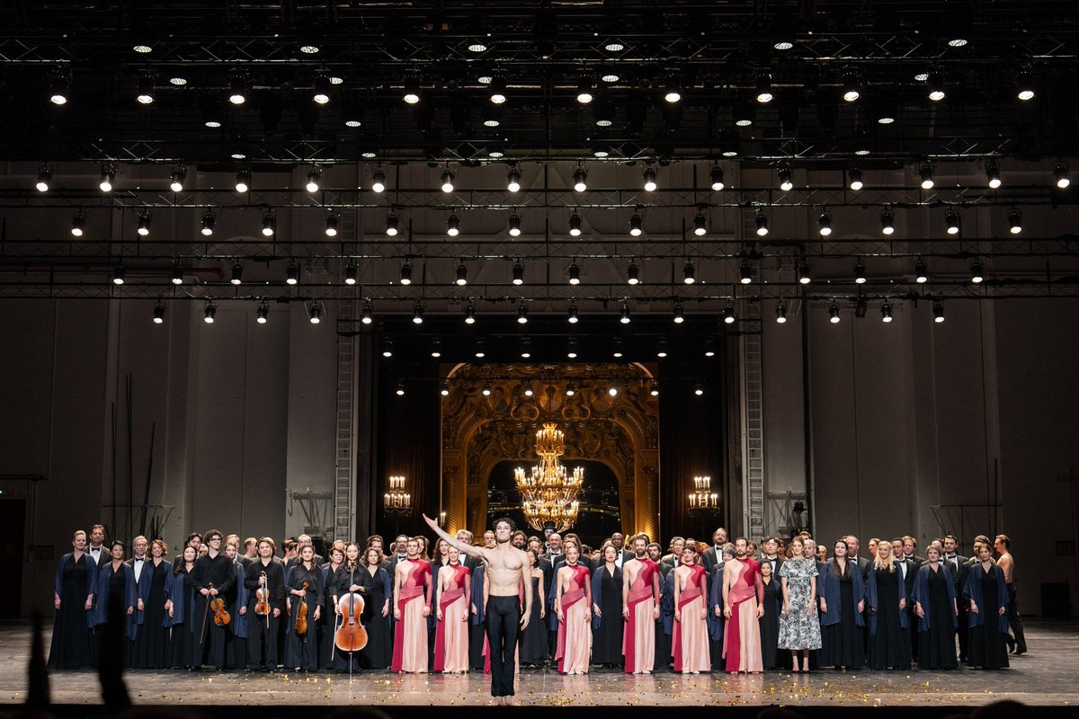datirachida's tweet photo. 🩰 Très heureuse d’avoir été à l’@operadeparis hier soir pour le gala des 150 ans du Palais Garnier . ✨

Orchestre et chœur de l'Opéra, compagnie du @BalletOParis, élèves de l'école de danse et artistes en résidence à l'Académie de l'Opéra... À cette occasion, les forces artistiques de l'@operadeparis ont célébré sur scène un monument et un symbole de l’excellence artistique à la française. 🇫🇷

Bel anniversaire à toutes les équipes de l'@operadeparis ! ✨