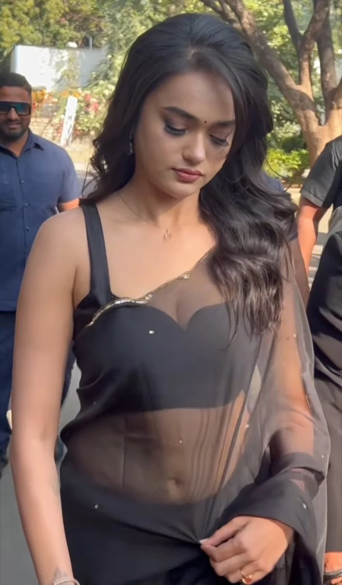 MrStuff99's tweet image. Sexy'#SriSatya in transparent saree 🤤🤤🤤😘😘