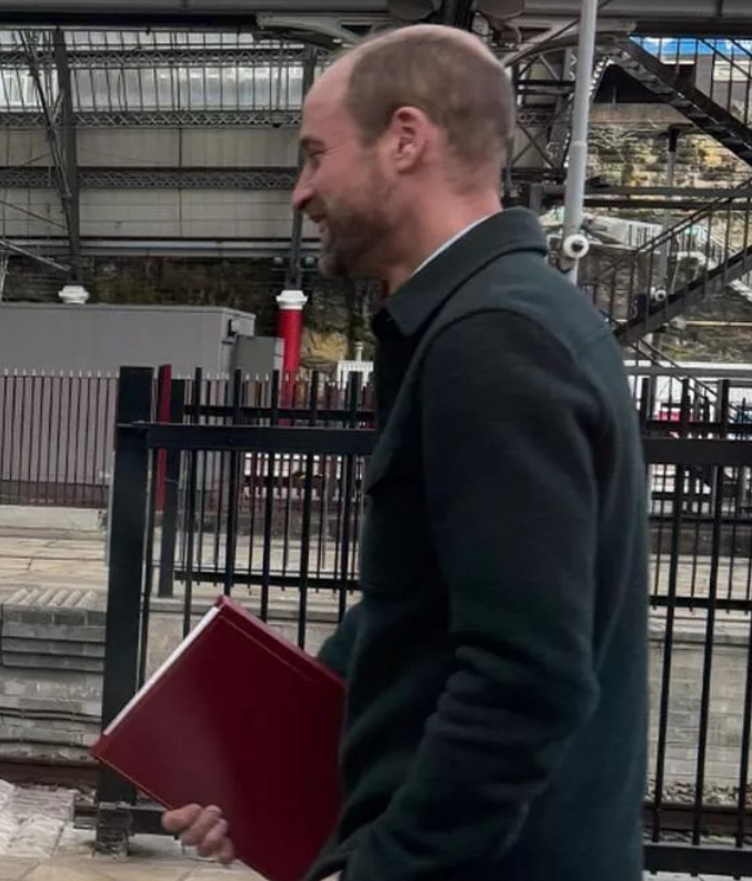 nomoremonarchs's tweet photo. 🤔 🚁 
'Prince' William Windsor went to Liverpool by train.  
But -  
The royal helicopter also went to Liverpool. 
Its next stop was Windsor. 
And it landed next to William's home. 
Hmm! https://t.co/CIjYbSZX9N