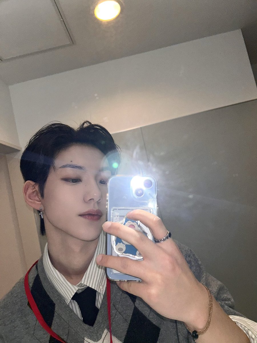 CYE_MEMBERS7's tweet photo. 안뇽하세용~🤎🤍
드디어! CLOSE YOUR EYES의 멤버 계정이 생겼습니당!
너무 설레고 행복해용~
앞으로 좋은 음악과 추억으로 만날게여!
우리 오래오래 함께해요~~
감사합니다;)

#서경배 #SEOKYOUNGBAE
#CLOSEYOUREYES #클로즈유어아이즈
#클유아 #CYE https://t.co/1m2HHqHuMq