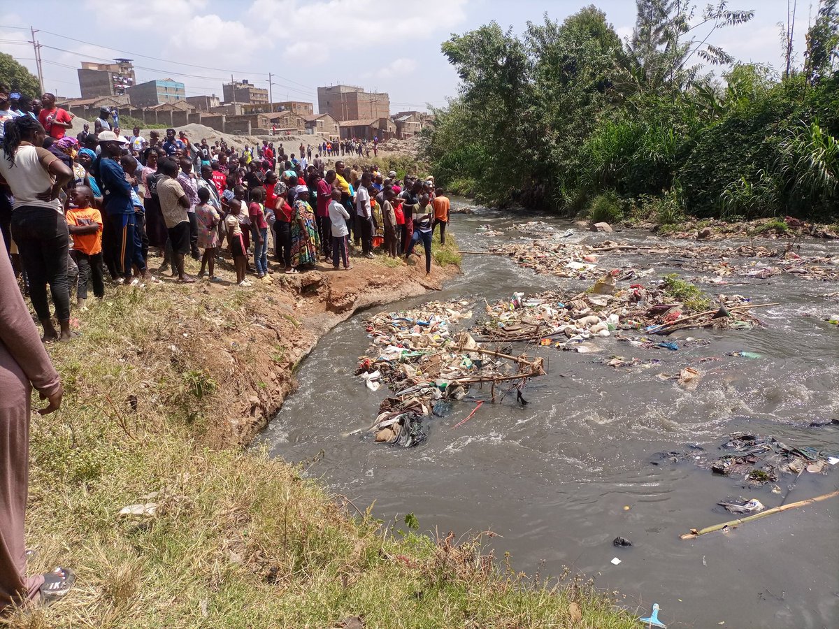 Breaking News
Shock as a sack with different parts of human body  is discovered  dumped along Mathare River between Kariobangi/Riverside Bridge.
<a href="/Honeyfarsafi/">Hanifa 🇵🇸 🇵🇸</a> <a href="/KariobangiSJC/">Kariobangi Social Justice Centre</a> <a href="/UhaiWetu/">Social Justice Centres Working Group</a> <a href="/DefendersKE/">@Defenders Coalition 🇰🇪</a> <a href="/AmnestyKenya/">Amnesty Kenya</a> <a href="/DCI_Kenya/">DCI KENYA</a>