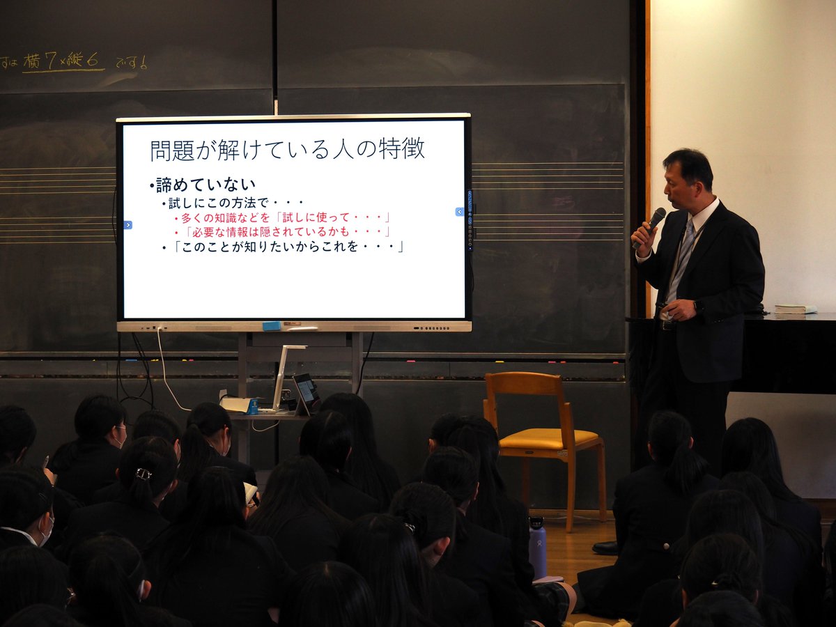 yoko_jyo's tweet photo. 【中学2年　LHR】
中学2年生はLHRにて、国語・数学・英語の教科主任から学習方法についてのアドバイスを頂きました。
どの科目も共通して、毎日の復習を実施することの大切さ、定期試験の振り返りを重要項目として挙げており、メモを取りながら熱心に耳を傾ける生徒が多くおりました。＃横浜女学院 https://t.co/JFu4SCLfx5