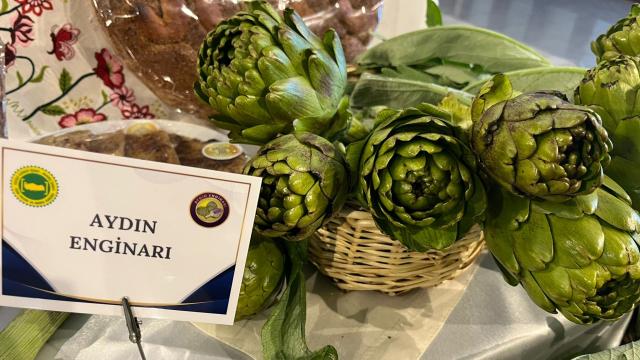 Aydın enginarı ve Söke peksimeti coğrafi işaret aldı

Aydın enginarı ve Söke peksimeti Türk Patent ve Marka Kurumu tarafından coğrafi işaret tescil belgesi aldı.

<a href="/trthaber/">TRT HABER</a>