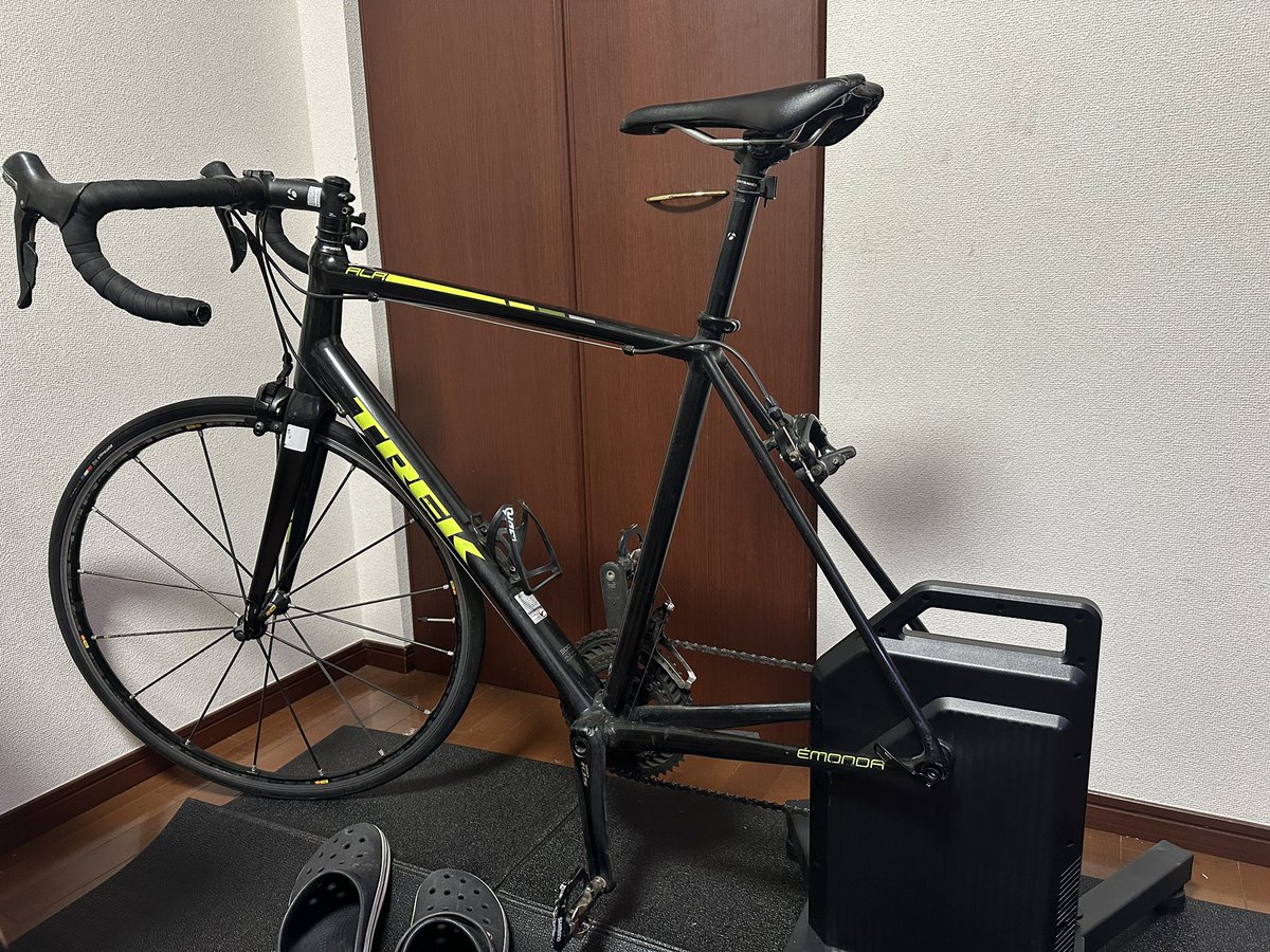 beaklink's tweet photo. ダイエットのためにスマートトレーナー買った。Zwiftのチュートリアルやったけど、結構汗でてちゃんと有酸素運動できてた。継続できれば体重落とせそう。音も思ってたより小さくてGood。 https://t.co/2rZIKyKtia