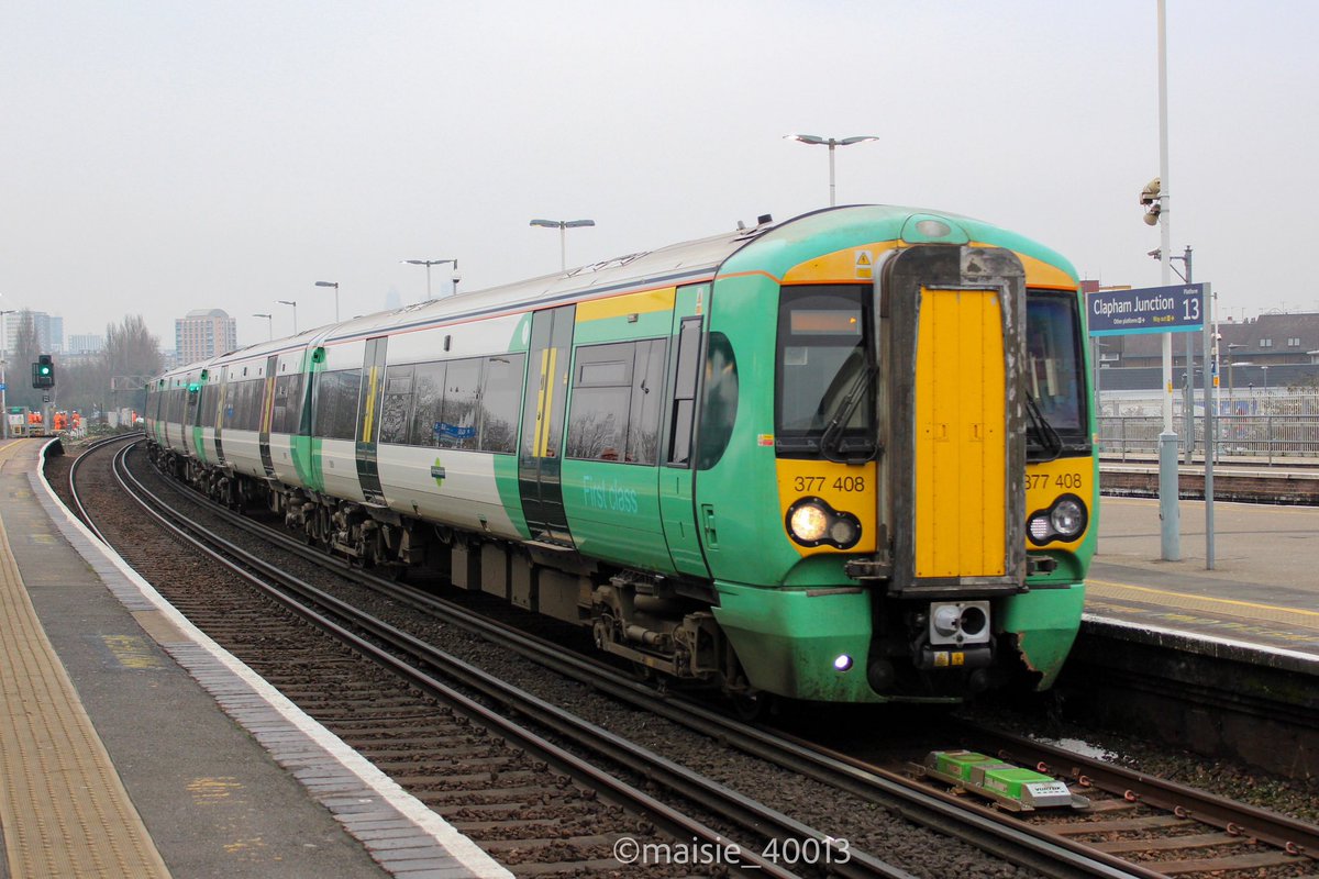 maisie_40013's tweet image. 377408 &amp;amp; 377448 arrive into Clapham Junction working 1L34 1320 London Victoria to East Grinstead.
18/01/25 #class377 #southern #claphamjunction