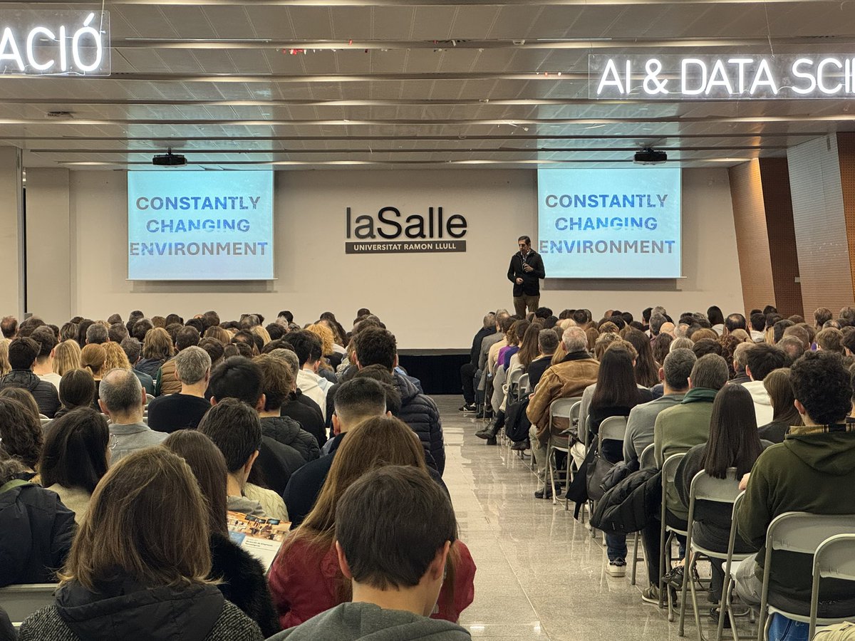 LaSalleBCN's tweet photo. #LSOpenDay comença oficialment!
Us dona la benvinguda el nostre director general, Josep M. Santos (@jsantos28). Descobreix l’ecosistema de coneixement i innovador del nostre campus! https://t.co/PsWlnGsucg