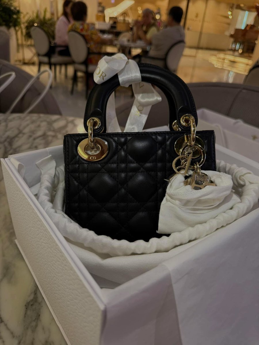 Thank you so much for my birthday gift 💋