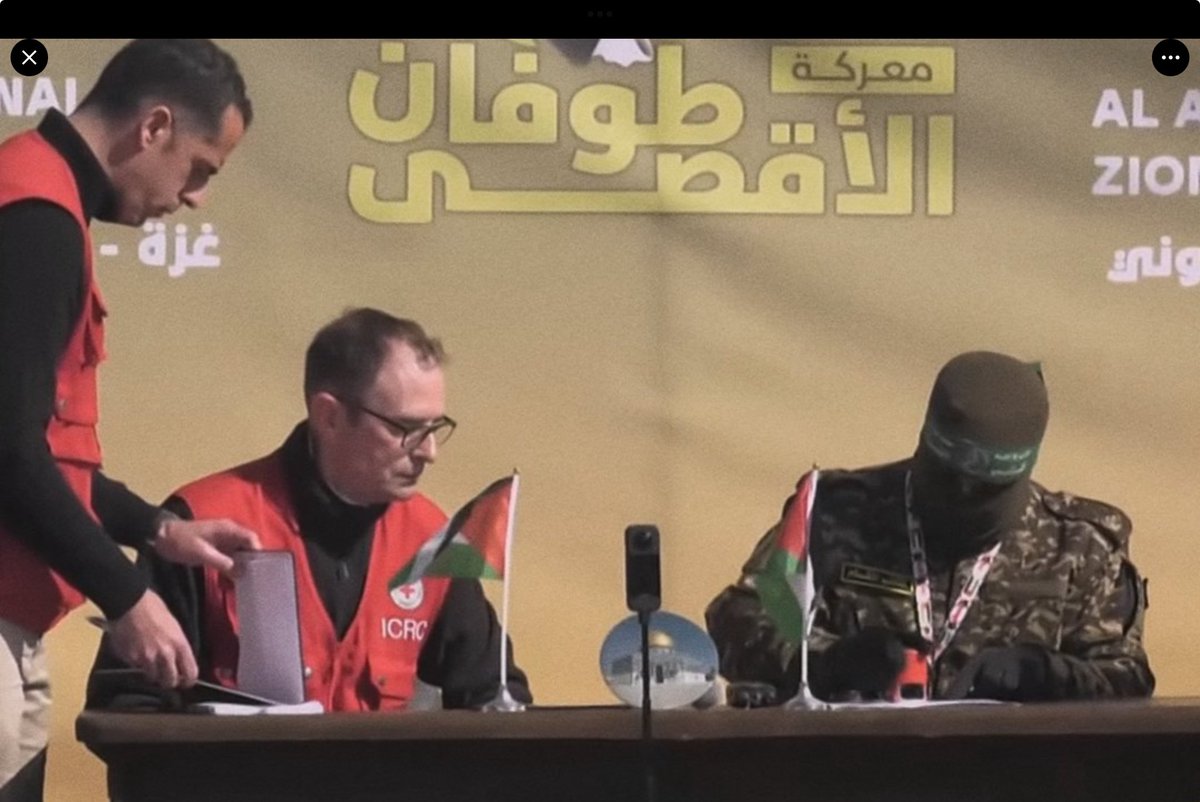 السيادة لا تمنح وإنما تفرض بالبندقية،وتنتزع بالنصر ،توقيع رسمي بين ممثل حماس وممثل منظمة الصليب الأحمر الدولية لتسليم وتسلم الأسيرات الاسرائيليات الأربع التاريخ يصنعه المنتصرون