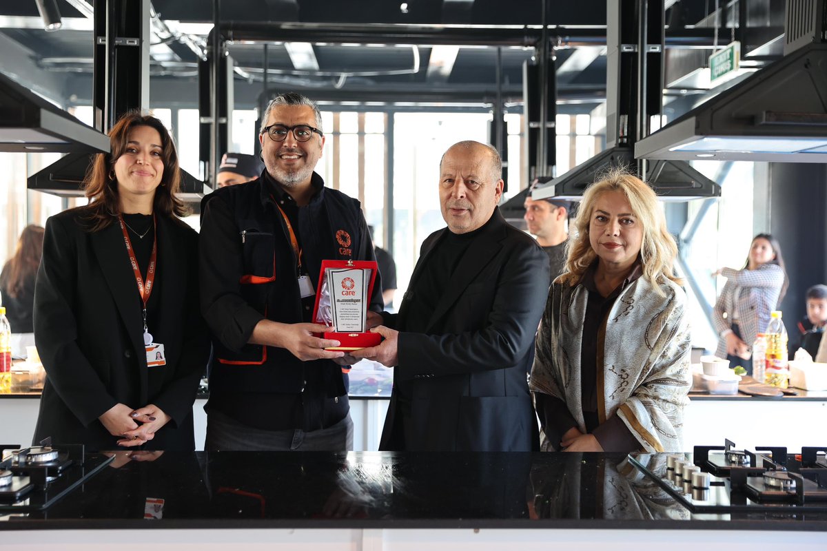 AliDemircali's tweet photo. Erkekler Mutfakta 🍽️ 👨‍🍳

Yüreğir Gastronomi Merkezi’mizde Care International ile birlikte düzenlediğimiz etkinlikte, ocak başında bu kez erkekler hünerlerini sergiledi. Toplumsal cinsiyet eşitliğine dikkat çektiğimiz programda ailelerimizle keyifli bir gün geçirdik.

Mutfakta da desteğini esirgemeyen Sevgili eşim Fidelya Demirçalı’ya teşekkür ediyorum. 🤗